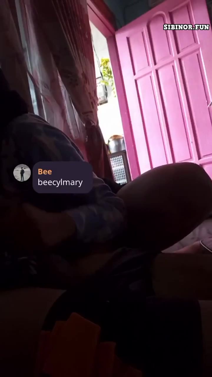 Beecyl Mary Jilbab Nyepong Ewe Doggy Di Ruang Tamu