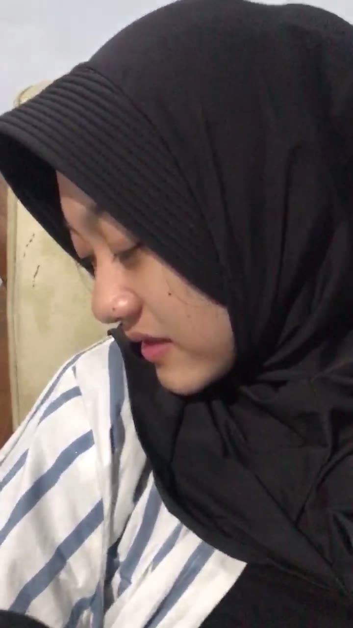 dedek cantik keenakan nyobain icibos