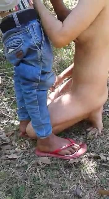 Ketahuan ngewe di hutan