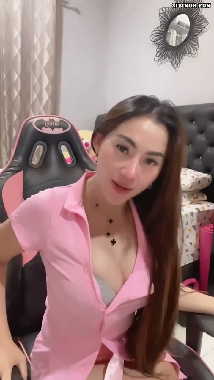 DJ Amoy Karamoy Tobrut Habis Ngejob Baju Pink Hot Instagram