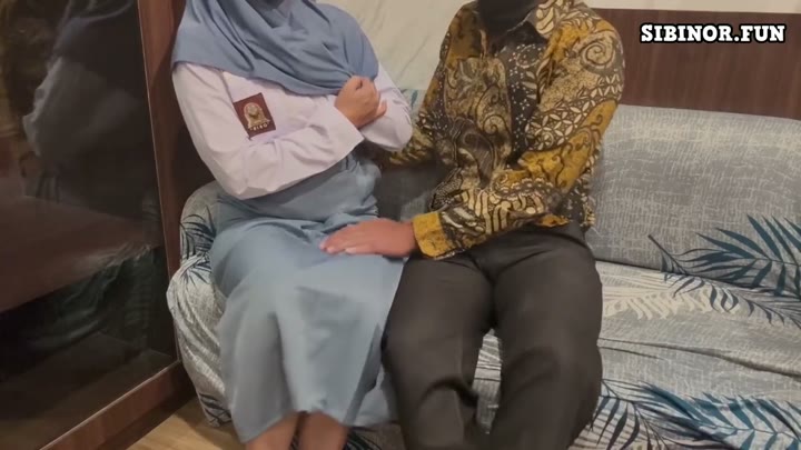 Adegan Pak Guru dan Nak SMA