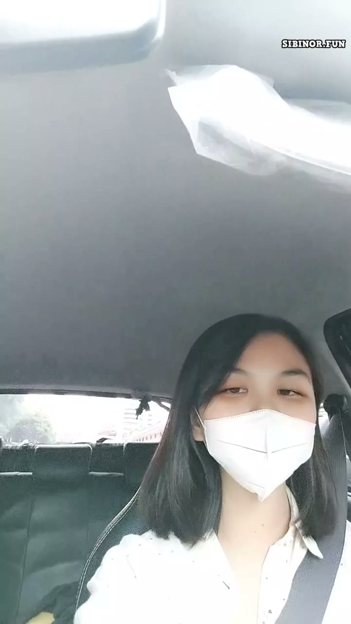 Fei Cewe Bondol Nekat Eksib Pamer Susu WC Umum HOT51