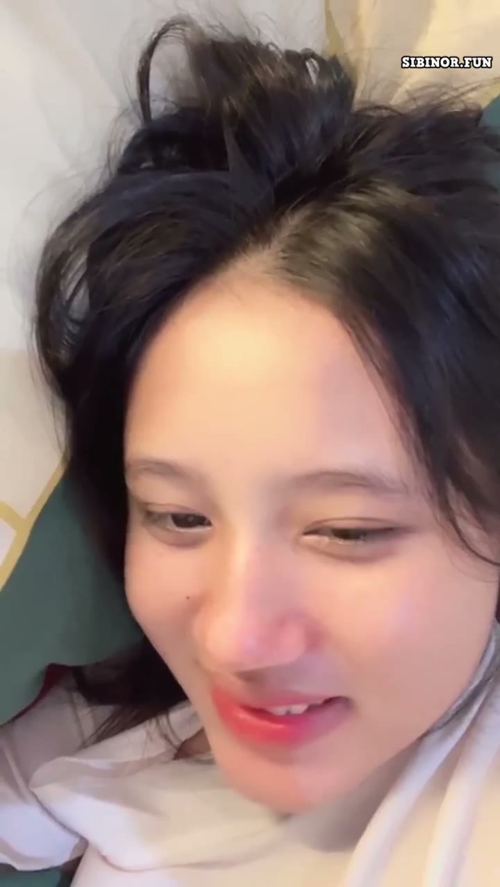 Becca Cantik Gak Pake Bra Sleep Call Manja Yuk