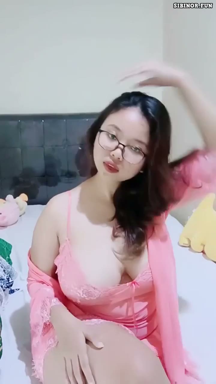Sena Tobrut Gemoy Cakep Kacamata New Host Binal Dream
