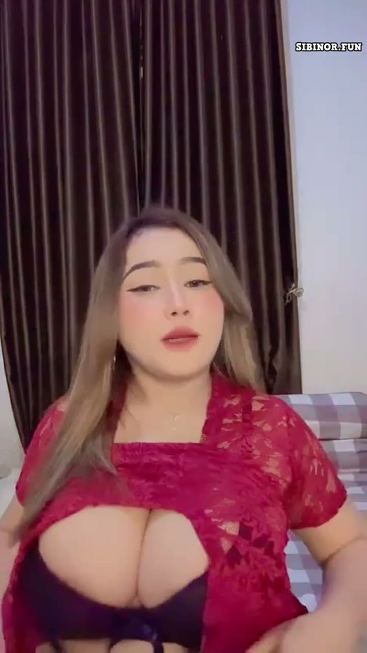 BebbyMoy Ajak Kamu Goyang Bareng Kebaya Merah