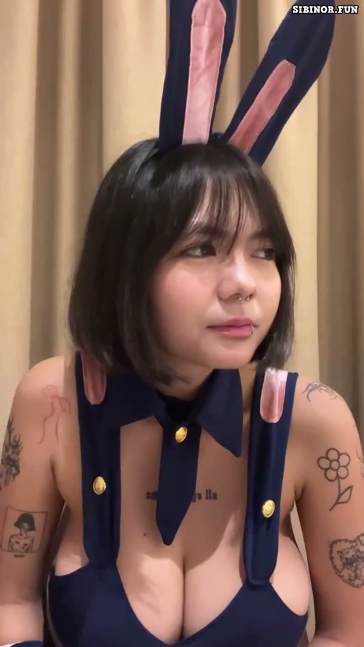 Cindy Berli Tobrut Idola Cosplay Kelinci Imut Kacamata Instagram